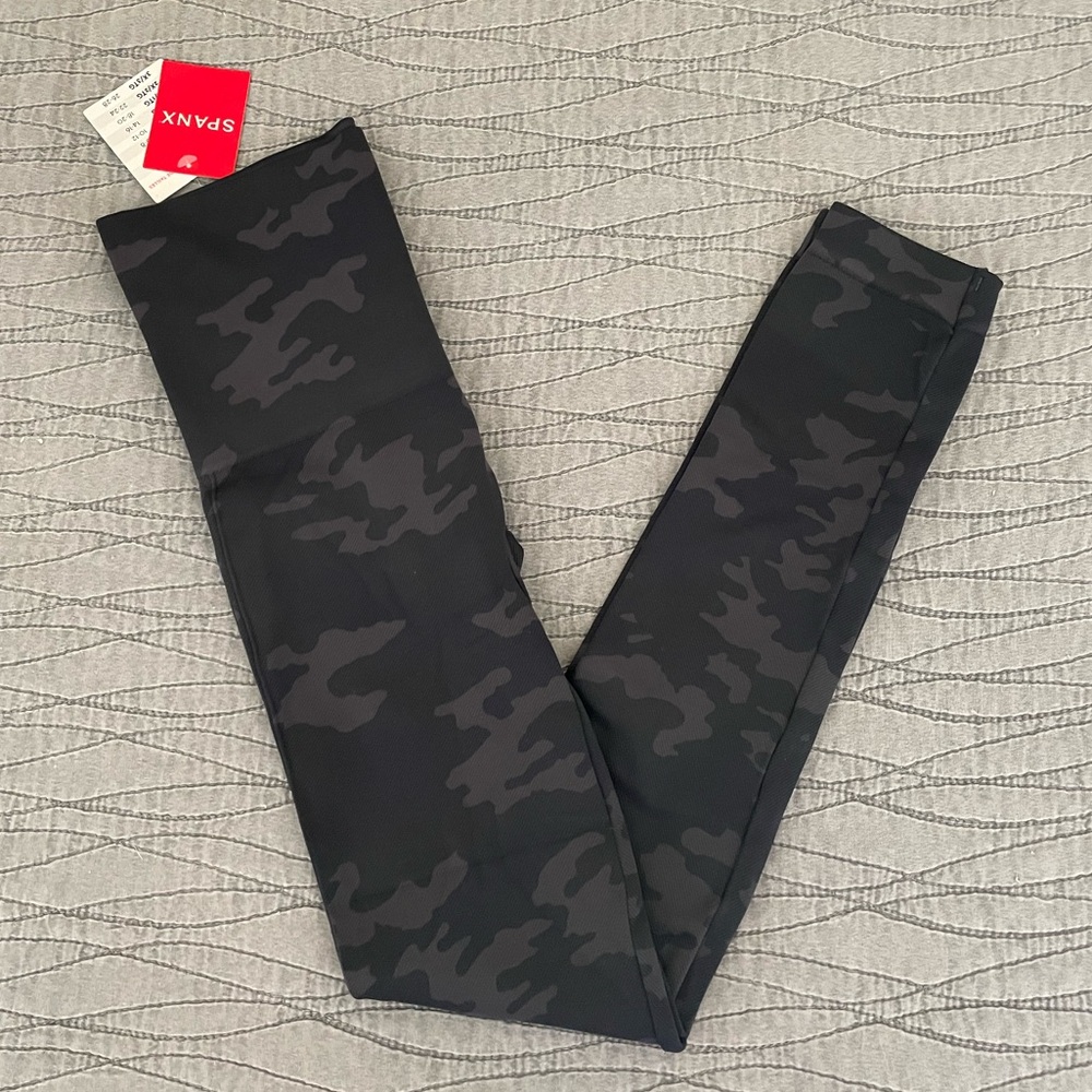 NWT SPANX Camo Grey Black Leggings Size S